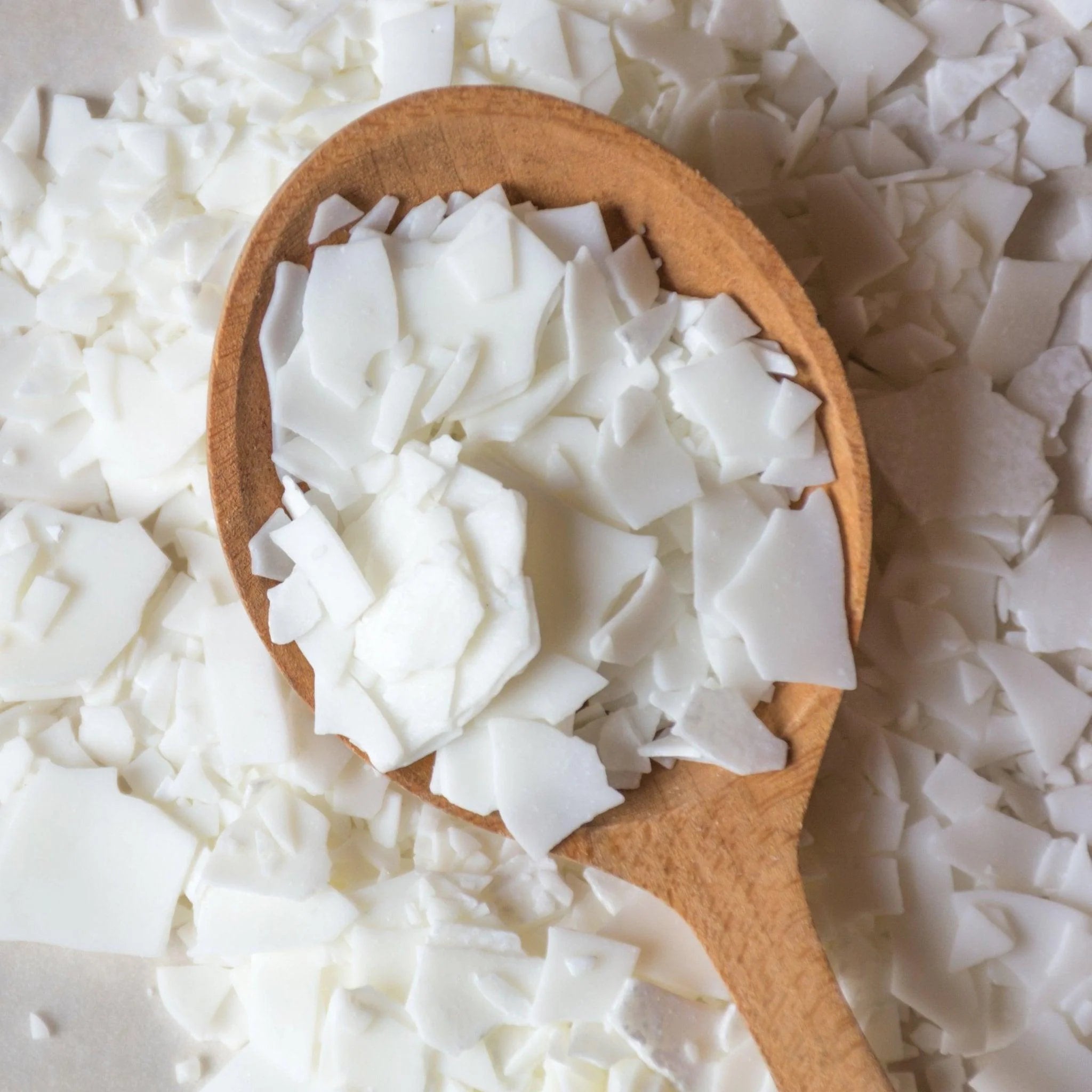 pourquoi-la-cire-de-soja-est-la-meilleure-cire-pour-bougies-704608_6e980216-dfcf-461c-ac03-864f62fa0adc.webp__PID:8d42a1dc-89a6-41b6-893b-fffad7fee178